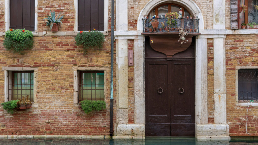 Façade de maison : et si vous optiez pour un revêtement en fausses pierres ?